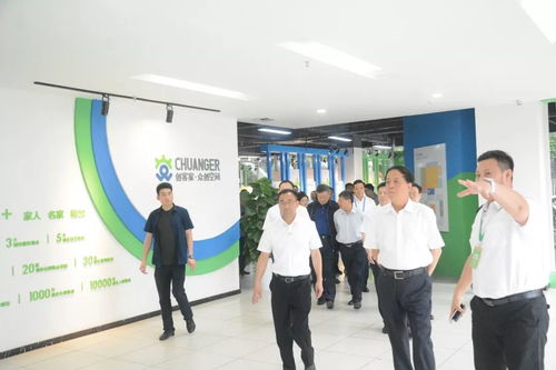 武維華、賴明、黃潤秋蒞臨創客家眾創空間，考察九三創享科技服務公司廣告設計發展